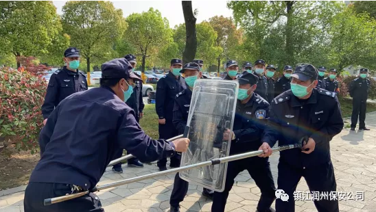 打造保安專業(yè)隊(duì)伍，提高反恐實(shí)操能力——潤(rùn)州保安公司組織開(kāi)展鎮(zhèn)江市中西醫(yī)結(jié)合醫(yī)院“反恐防爆”演練