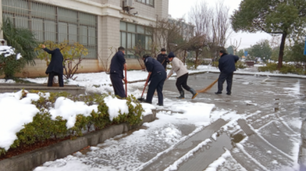 以雪為“令”，以動止“凍”
