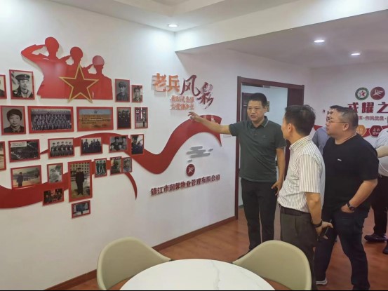 市國(guó)稅局領(lǐng)導(dǎo)參觀(guān)學(xué)習(xí)潤(rùn)馨物業(yè)“江蘇省優(yōu)秀戎耀之家”建設(shè)